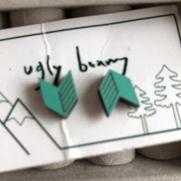 ❤️3/$29 🔰Wood chevron studs - Picture 2 of 4